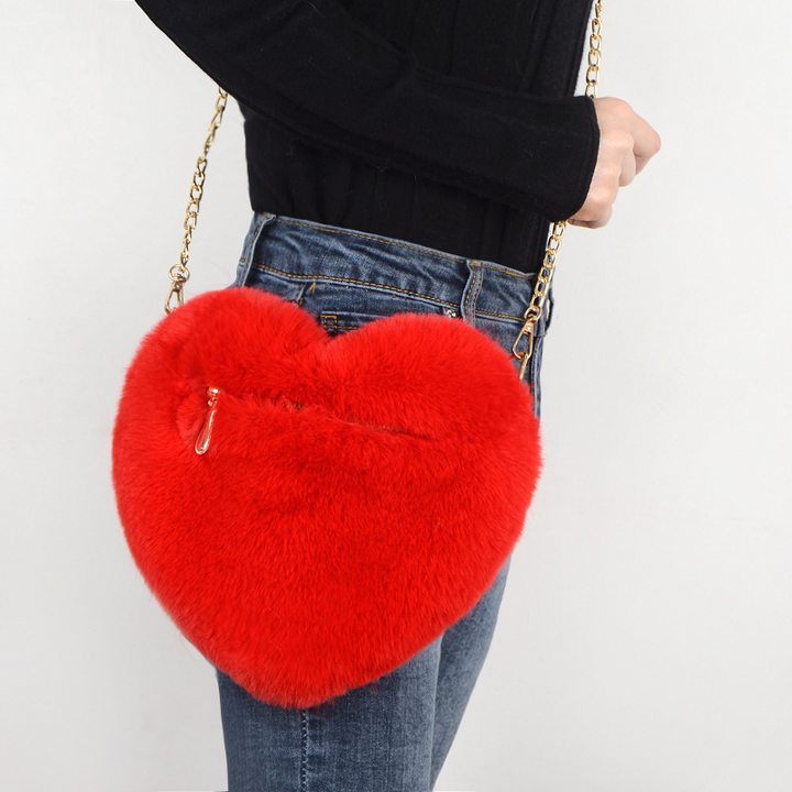 Heart-shaped fluffy bag with gold chain